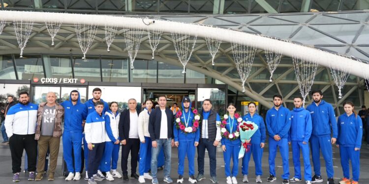 Milli komandamızın üzvləri Vətənə dönüb