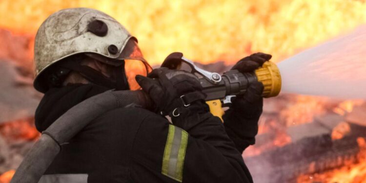 Azərbaycanla sərhəd rayonda yanğın başladı