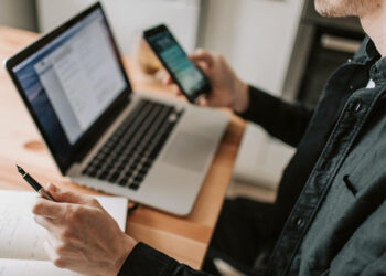 Onlarla xəbər saytı çökdü