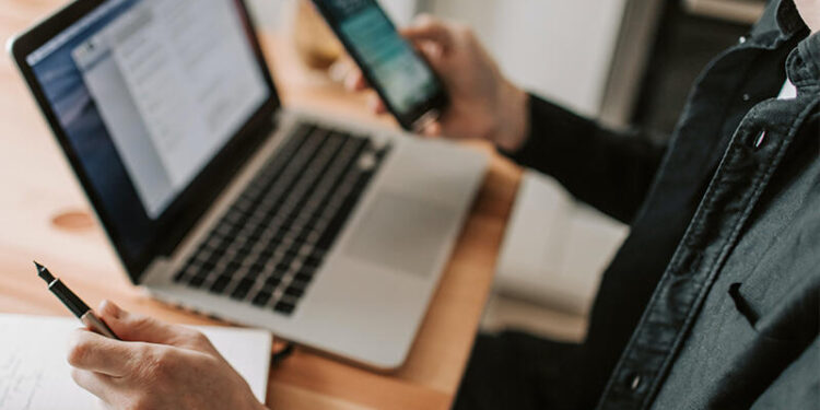 Onlarla xəbər saytı çökdü