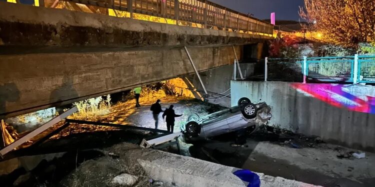 Avtomobil körpüdən aşdı: 1 ölü