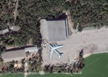 Rusiyanın təyyarə zavodu VURULDU – FOTO