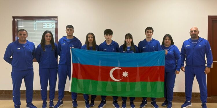 Stolüstü tennisçilər Ər-Riyada yollanıblar