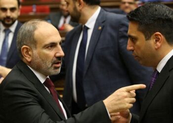 Ermənistan parlamentində qalmaqal – Paşinyan iclası tərk etdi – VİDEO