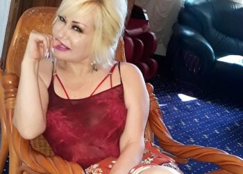 Oğlunun toyunda geyindiyi açıq-saçıq paltardan DANIŞDI