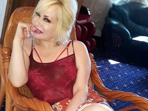 Oğlunun toyunda geyindiyi açıq-saçıq paltardan DANIŞDI