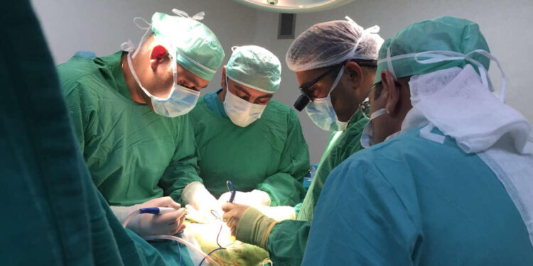 Qayınana kürəkəninə böyrəyini verdi - VİDEO