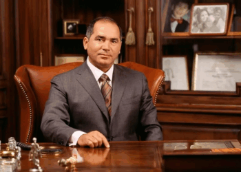 Azərbaycan əsilli milyarderin şirkətinin külli miqdarda borcu var