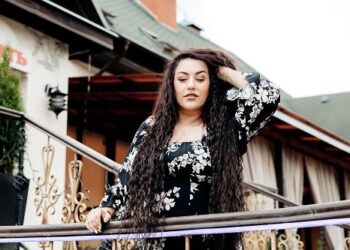 “Atam dedi ki, hansısa kişinin çənəsinə, dodağına baxsan…”