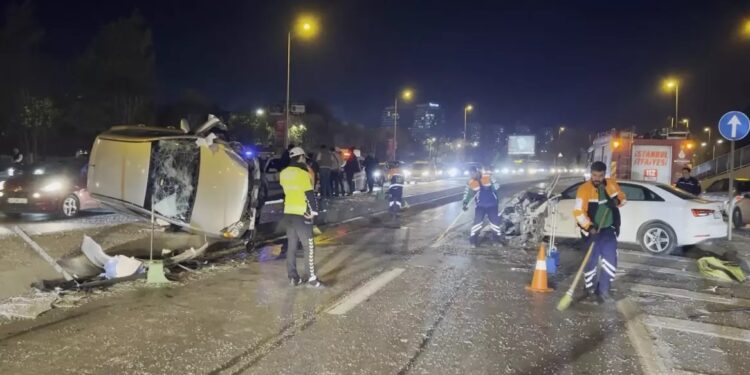 İki avtomobil toqquşdu