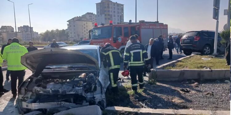 İki avtomobil toqquşdu: 5 yaralı