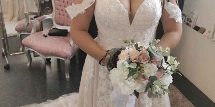 Gəlin toyda masaya çıxaraq bəy üçün RƏQS ETDİ – VİDEO