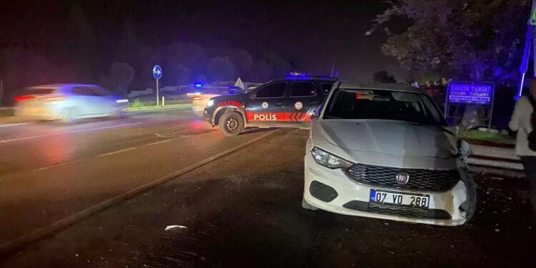 Minik avtomobili piyadanı vurdu