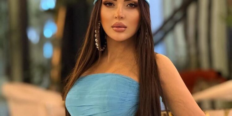 Vəfanın ifası zamanı kişinin baxışları GÜNDƏM OLDU - VİDEO