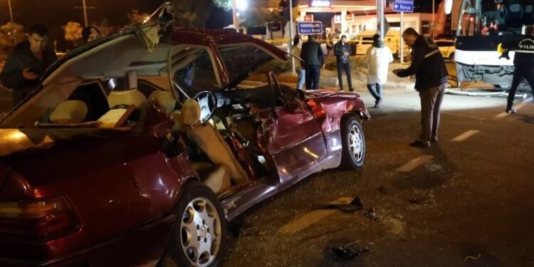 Turistləri daşıyan avtobus və minik avtomobili toqquşdu: 2 ölü, 3 yaralı