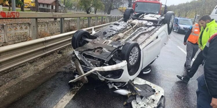 Avtomobil aşdı: Sürücü yaralandı