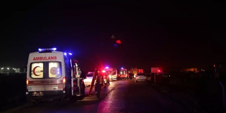 Avtomobil gölə aşdı: 10 nəfər yaralandı