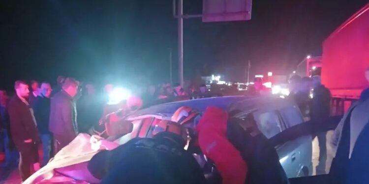 Minik avtomobili və avtobus toqquşdu: 1 ölü, 3 yaralı