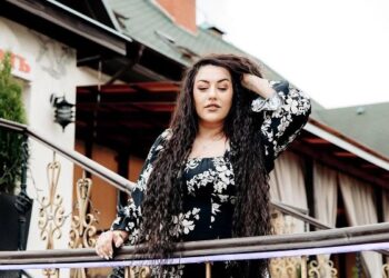 “Elə bil sənin arvadın orada oturub, o da lüt vəziyyətdə…”