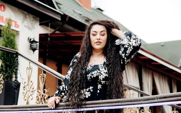 “Elə bil sənin arvadın orada oturub, o da lüt vəziyyətdə…”