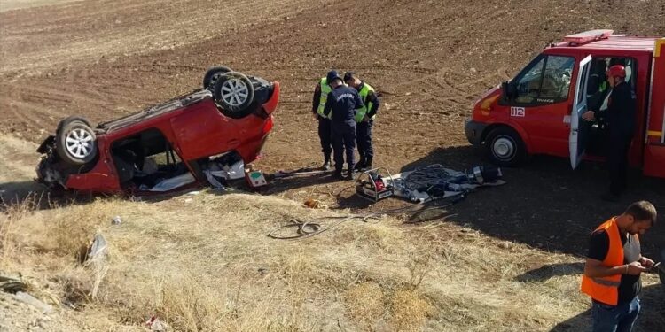 Avtomobil aşdı: 1 ölü, 2 yaralı