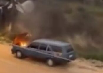 Parklanmış vəziyyətdə olan avtomobil yandı