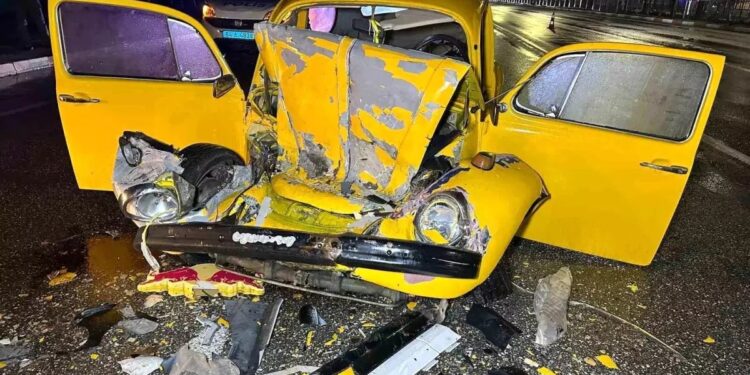 Minik avtomobil orkestır üzvlərini daşıyan avtobusla toqquşdu: 3 yaralı