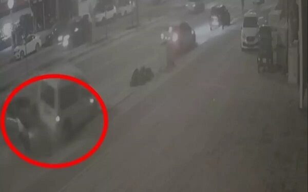 Minik avtomobili parklanmış avtomobilə çırpıldı