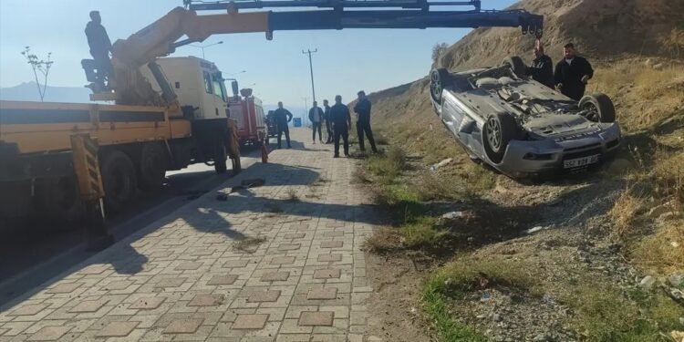 Avtomobil aşdı: Sürücü yaralandı