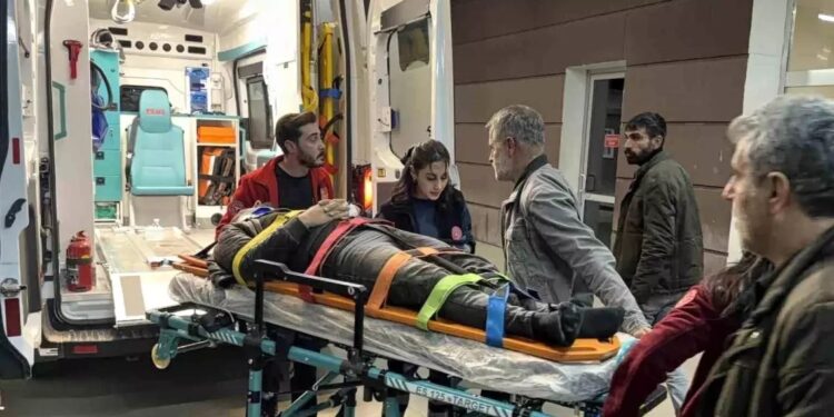 İki avtomobil toqquşdu: 2 yaralı