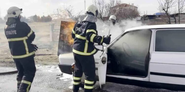 Hərəkətdə olan avtomobil yandı