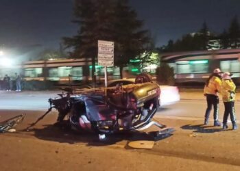 Avtomobil ağaca çırpılaraq aşdı:2 yaralı