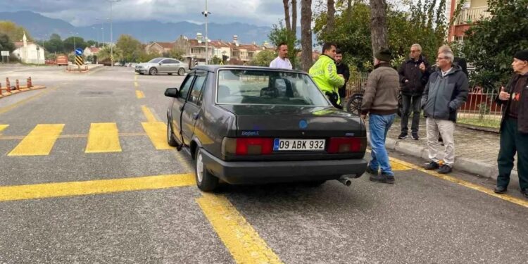 Minik avtomobili piyadanı vurdu