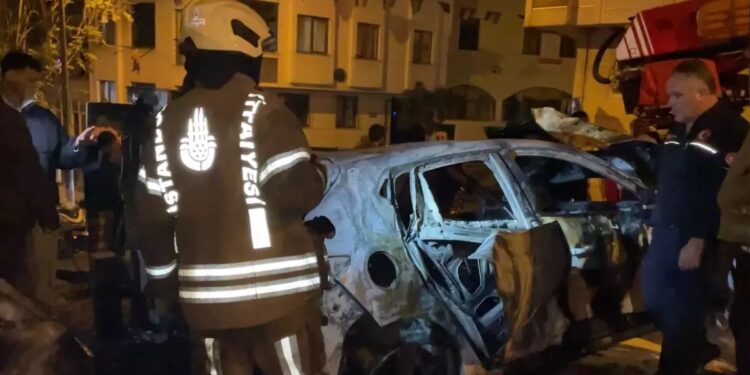 Yanan avtomobil partladı