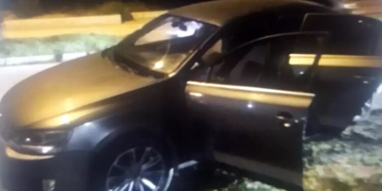 Polisin dayan əmrinə tabe olmayan avtomobil polisi vurdu