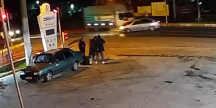 Minik avtomobili və yük maşını toqquşdu: 1 ölü, 2 yaralı