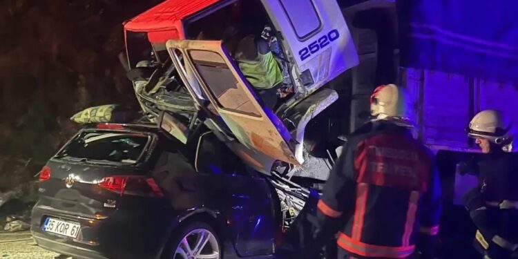 Minik avtomobili və TIR toqquşdu: 1 ölü, 3 yaralı