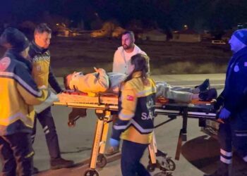 Avtomobil və taksi toqquşdu: 2 yaralı