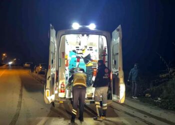 Minik avtomobili və mikroavtobus toqquşdu: 3 yaralı