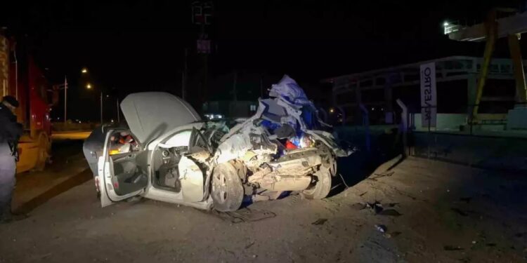 Minik avtomobili parklanmış vəziyyətdə olan TIR-a arxadan çırpıldı: 1 ölü, 1 yaralı