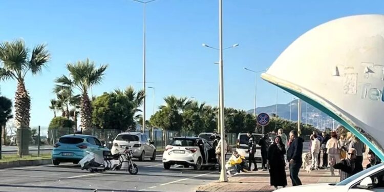 Minik avtomobili üç təkərli motosikletlə toqquşdu: 2 ölü, 1 yaralı