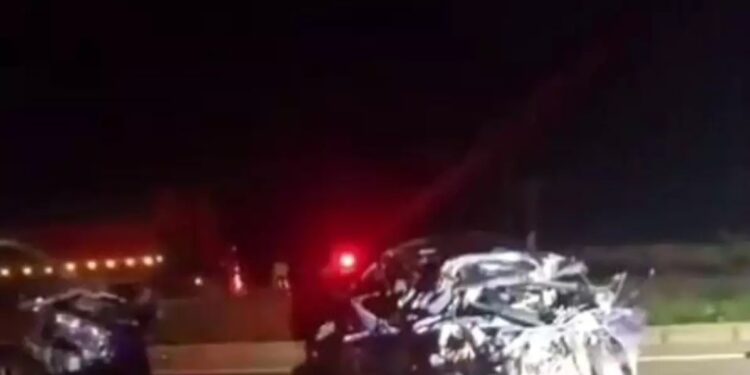 TIR və minik avtomobili toqquşdu: 2 yaralı