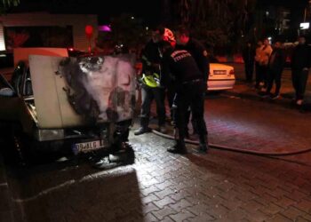 Parklanmış vəziyyətdə olan avtomobil yandı