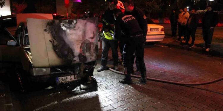 Parklanmış vəziyyətdə olan avtomobil yandı