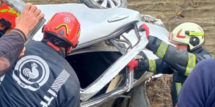 Avtomobil aşdı: 2 yaralı