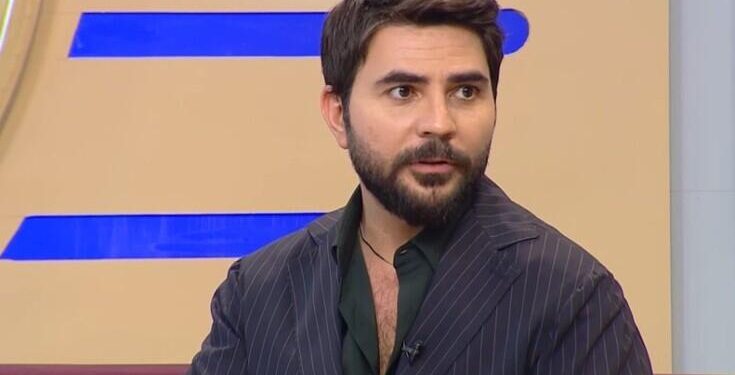 “Axşam da “gecən xeyrə, yatıram” yazıb gedir”