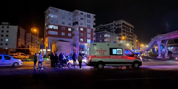 Minik avtomobili və motosiklet toqquşdu: 2 yaralı