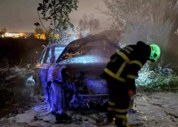 Parklanmış vəziyyətdə olan avtomobil yandı