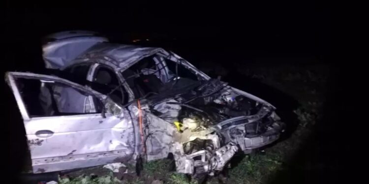 Avtomobil donuza çırpılaraq aşdı: 1 ölü, 1 yaralı