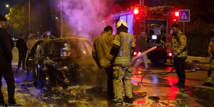 Hərəkətdə olan avtomobil yandı